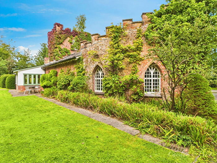 3 Bedroom Character Property To Rent In The Quaker Chapel, Elswick, PR4