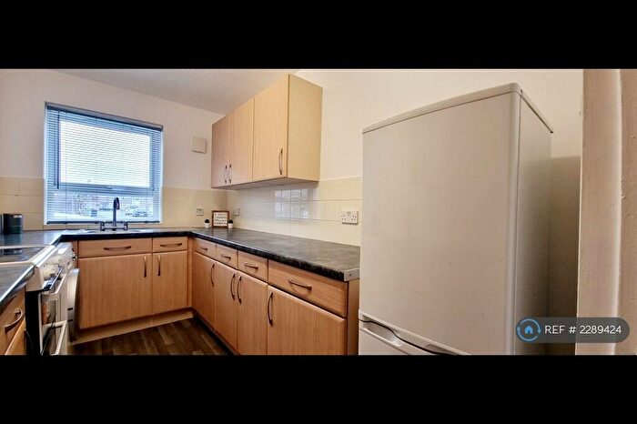 2 Bedroom Flat To Rent In Barton Court, Leamington Spa, CV31