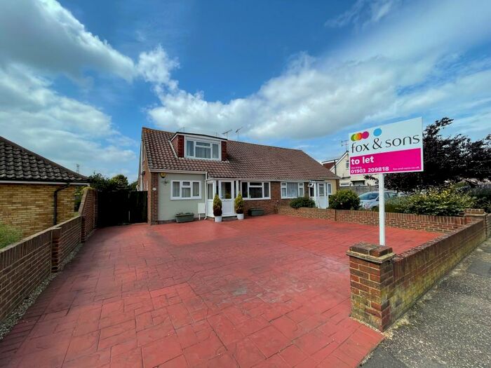3 Bedroom Bungalow To Rent In Western Road, Sompting, Lancing, BN15