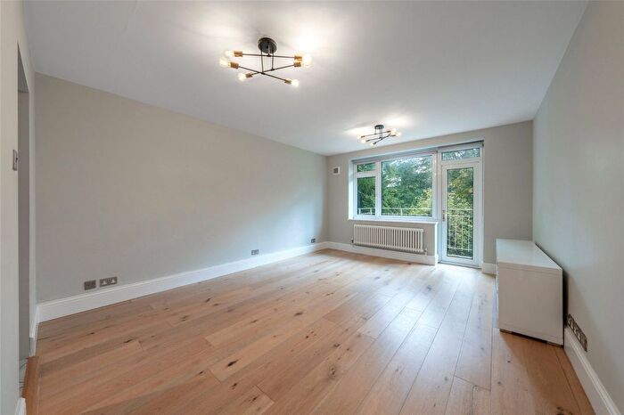 2 Bedroom Flat For Sale In Lambolle Road, London, NW3