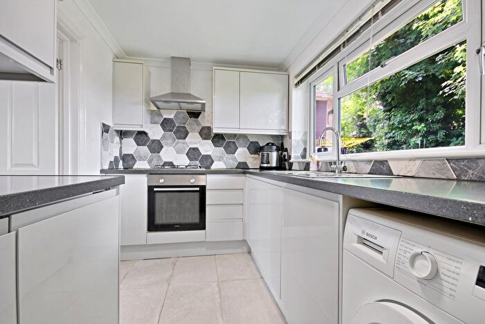 2 Bedroom Flat For Sale In Woodlands Close, Crawley Down, RH10