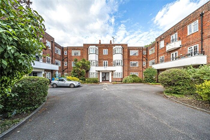 2 Bedroom Flat To Rent In Walton On Thames, Surrey, KT12