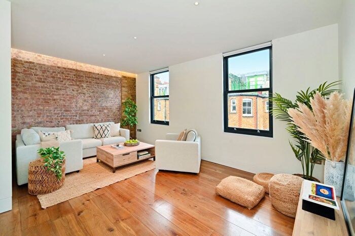 3 Bedroom Flat To Rent In Great Titchfield Street, Fitzrovia, W1W