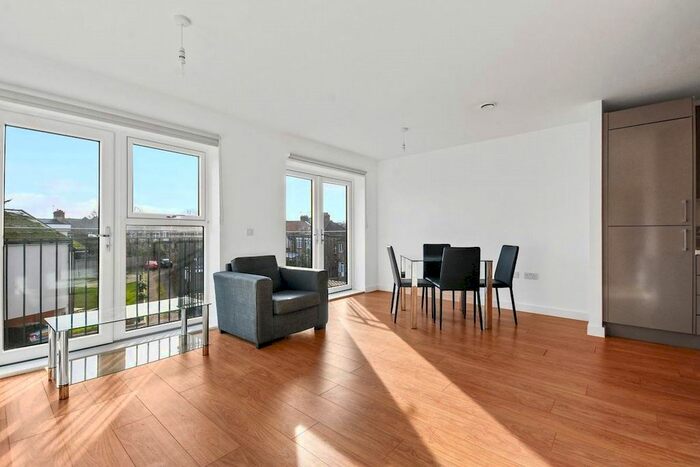 1 Bedroom Flat To Rent In Telford Road, London, N11