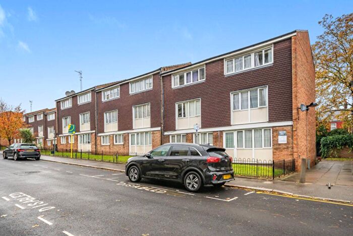 3 Bedroom Maisonette For Sale In Acacia Road, Wood Green, London, N22