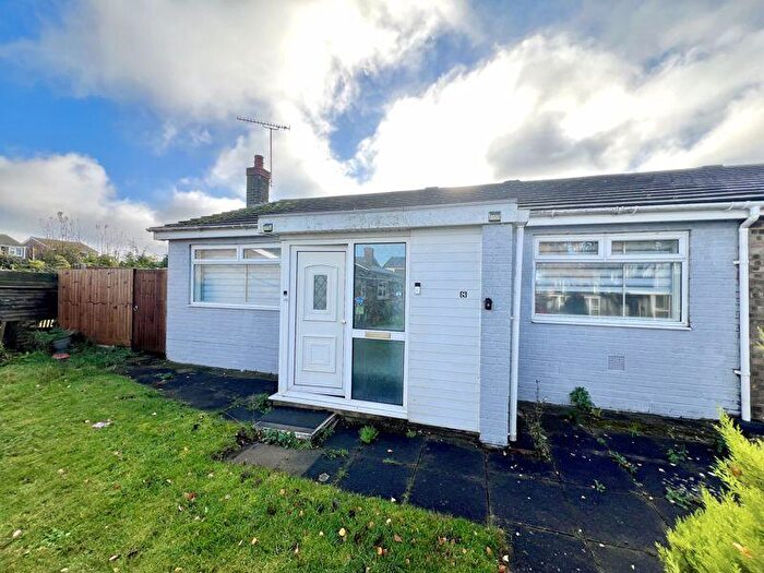 2 Bedroom Semi-Detached Bungalow For Sale In Linden Close, Dunstable, LU5