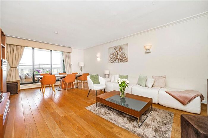 3 Bedroom Flat To Rent In Cromwell Road, South Kensington, SW7