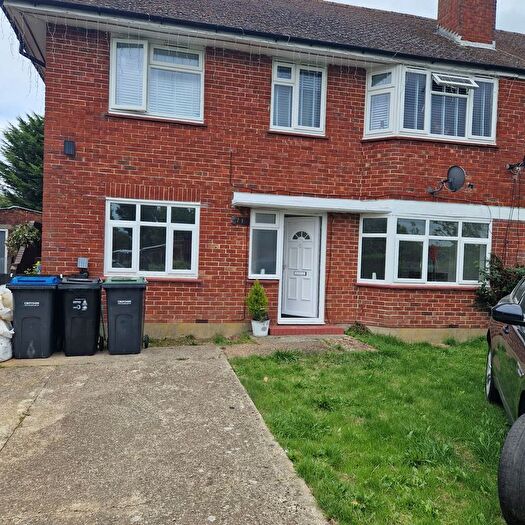 2 Bedroom Flat To Rent In North Downs Crescent, Croydon, CR0