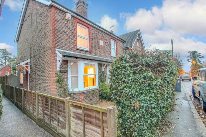 3 Bedroom Semi-Detached House To Rent In Brighton Road, Handcross, RH17