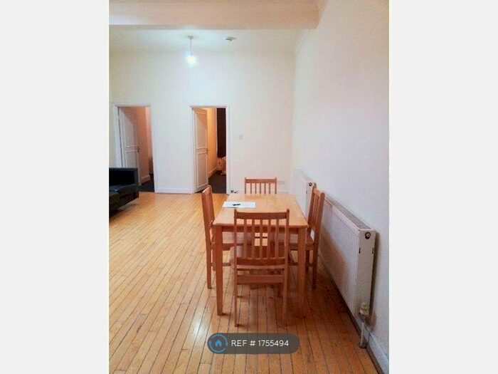 2 Bedroom Flat To Rent In Green Lanes, London Palmers Green, N13