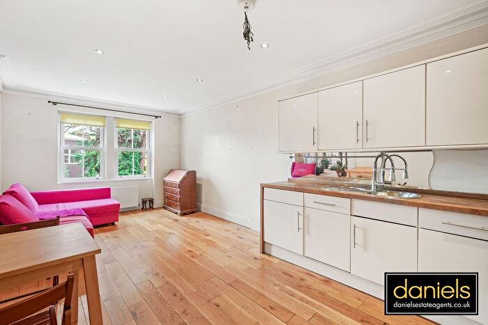 2 Bedroom Flat To Rent In Harlesden Gardens, Harlesden, London, NW10