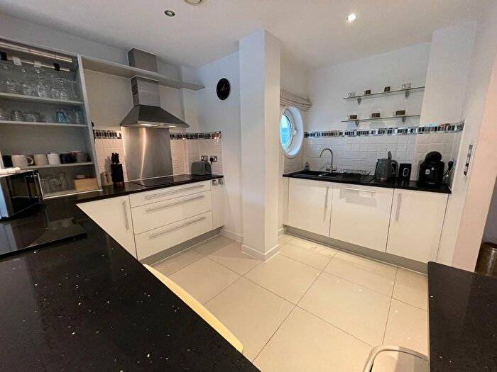 3 Bedroom Flat To Rent In Watkiss Way, Cardiff, CF11