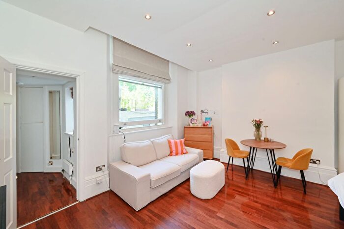 Studio To Rent In Collingham Road, SW5