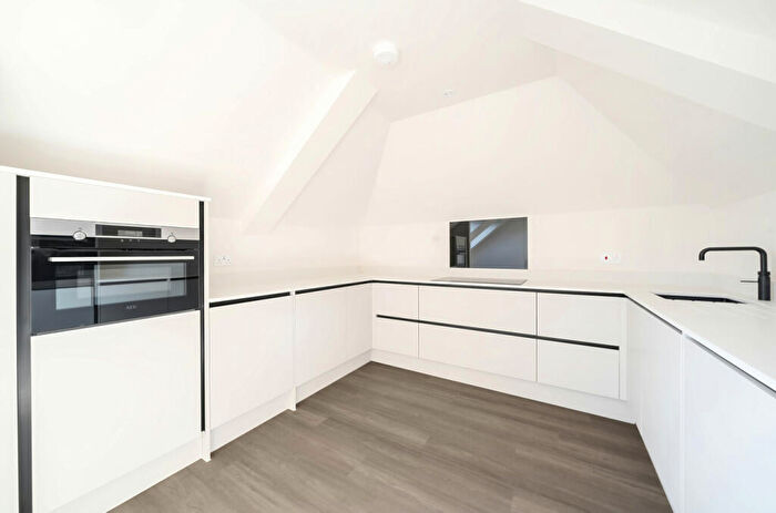 2 Bedroom Flat For Sale In Hyde Street, Winchester, Hampshire, SO23