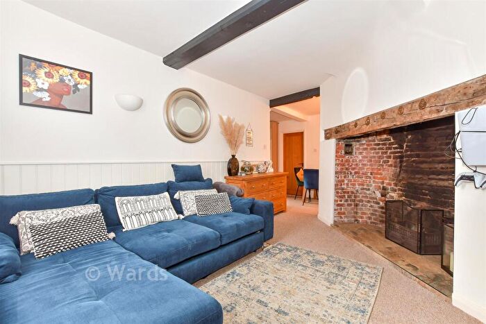 1 Bedroom Flat For Sale In High Street, Yalding, Maidstone, Kent, ME18