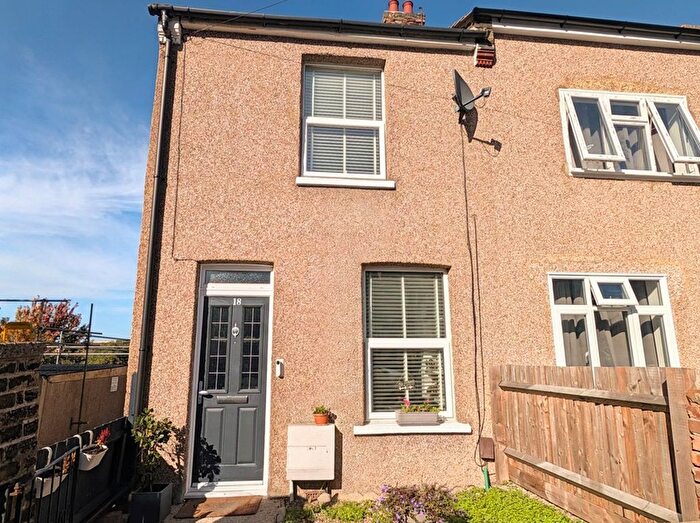 2 Bedroom End Of Terrace House For Sale In Gladstone Road, Dartford, DA1