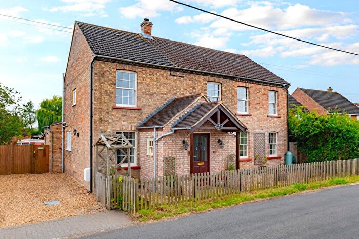 4 Bedroom Detached House For Sale In Wood End Road, Kempston, MK43
