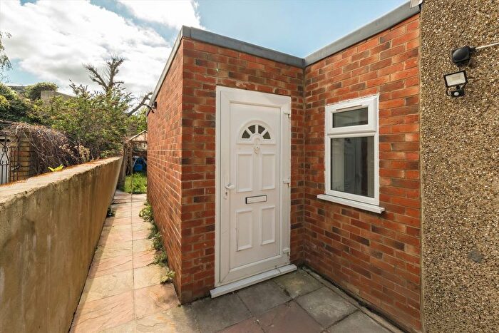 1 Bedroom Flat To Rent In Queens Road, Southall, UB2