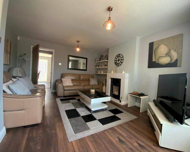 3 Bedroom Detached House For Sale In Woodcock Close, Birmingham, B31