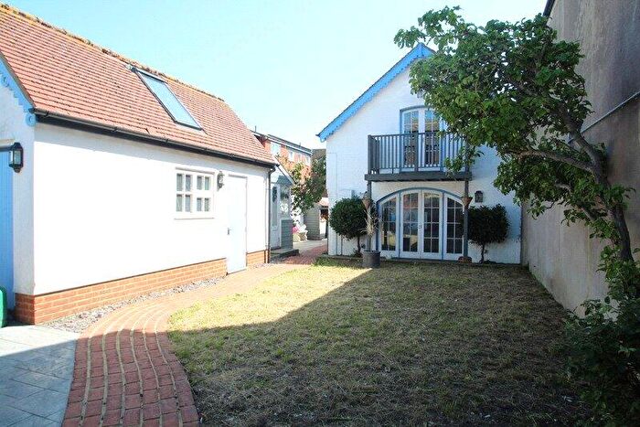 4 Bedroom Detached House To Rent In New Road, Littlehampton, BN17