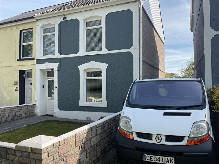 3 Bedroom Semi-Detached House For Sale In Heol Rhyd Ddu Fach, Cwmllynfell, Swansea, SA9