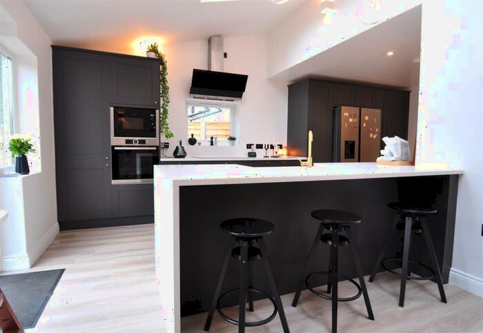 4 Bedroom Semi-Detached House To Rent In Little Heath Road, Bexleyheath, DA7