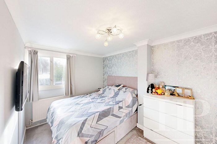 3 Bedroom Terraced House For Sale In Selsey Road, Crawley, RH11