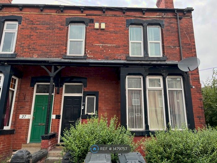 3 Bedroom Flat To Rent In Aberdeen Grove, Leeds, LS12