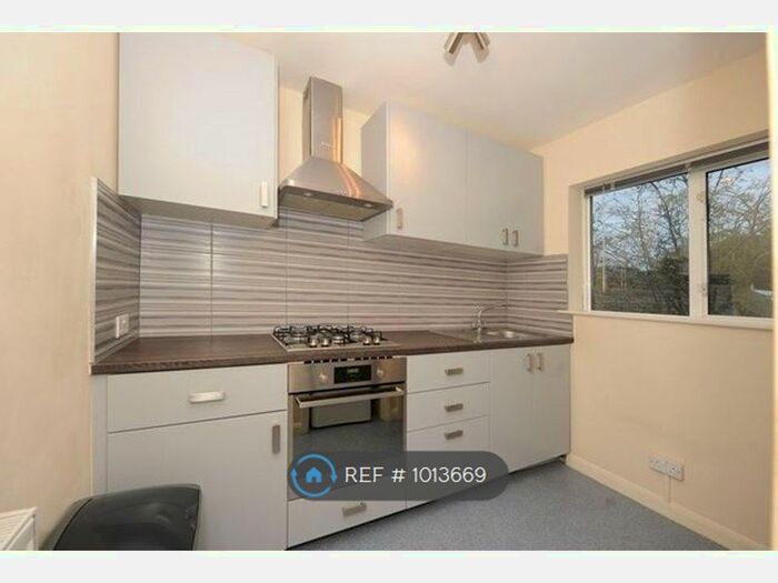 Studio To Rent In Hill Lane, Ruislip, HA4