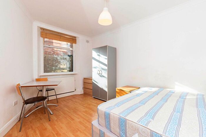 Studio To Rent In Willesden Lane, Kilburn, (Gas, Heating And Water Included), NW2