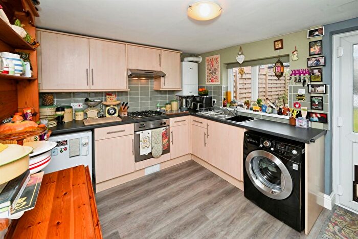 2 Bedroom End Of Terrace House For Sale In Leakes Row, Louth, LN11