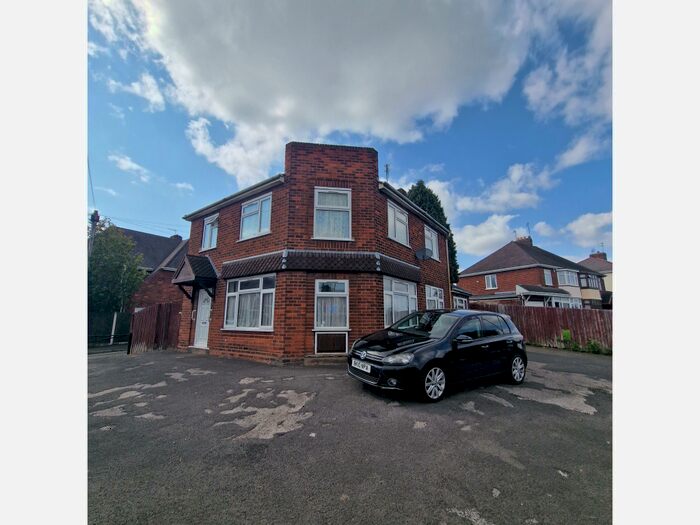 4 Bedroom House To Rent In High Street, Brockmoor, Brierley Hill, DY5