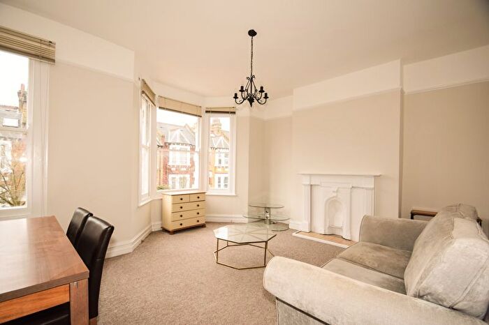 2 Bedroom Flat To Rent In Landgrove Road, London, SW19