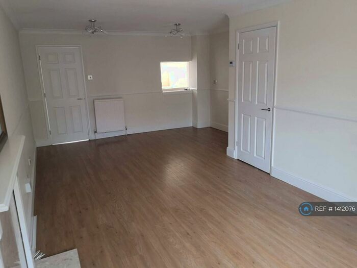 2 Bedroom Terraced House To Rent In Venus Close, Wokingham, RG41