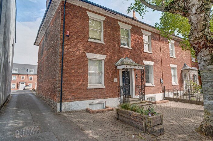 1 Bedroom Flat For Sale In Bath Road, Old Town, Swindon, Wiltshire, SN1