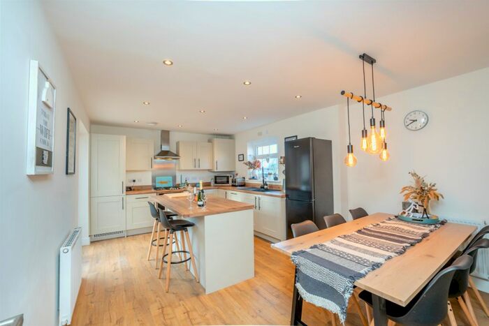 4 Bedroom Detached House For Sale In Sissons Close, Barnack, Stamford, PE9