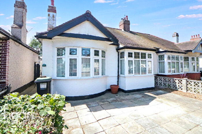 2 Bedroom Semi-Detached Bungalow For Sale In Weybourne Gardens, Southend-On-Sea, SS2