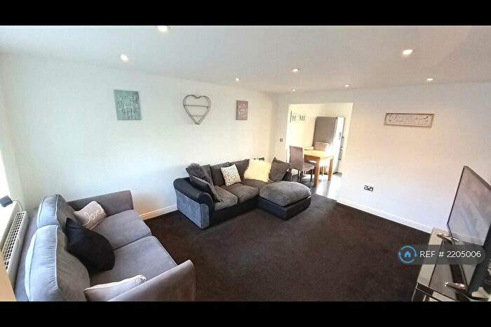 3 Bedroom Semi-Detached House To Rent In Coleshill Way, Bradford, BD4