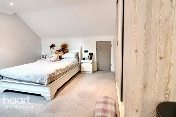 1 Bedroom Terraced House For Sale In South Norwood Hill, London, SE25