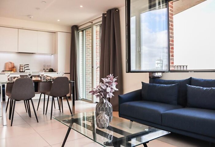 1 Bedroom Flat To Rent In Rehearsal Rooms, North Acton, W3