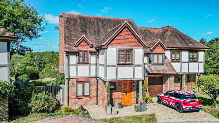 3 Bedroom Link Detached House For Sale In Colemans Way, Hurst Green, TN19