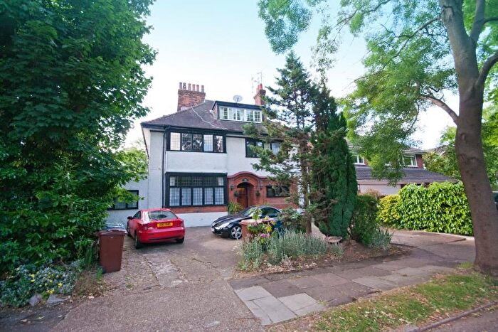2 Bedroom Flat To Rent In Royston Grove, Hatch End, HA5