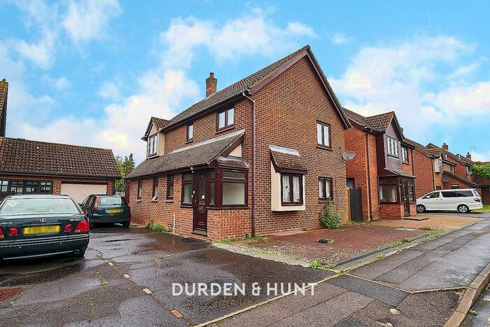5 Bedroom Detached House To Rent In Wickets Way, Hainault, IG6