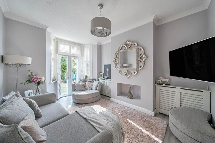 3 Bedroom Ground Maisonette For Sale In Burgh Heath Road, Epsom, KT17