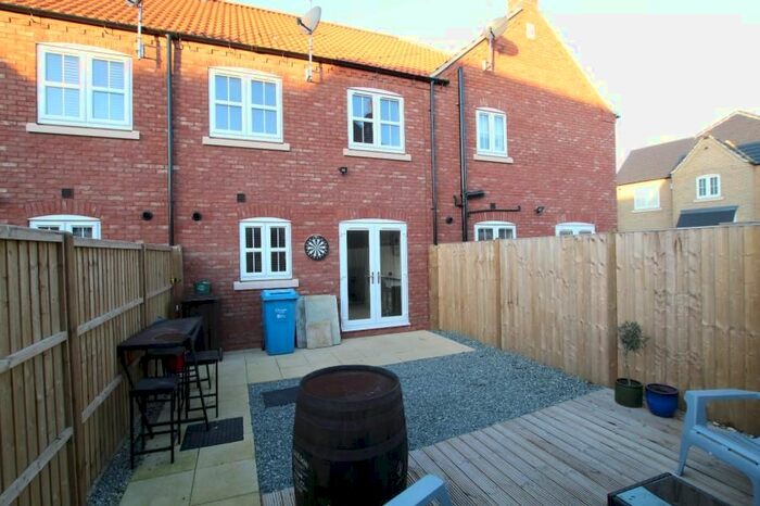 3 Bedroom Semi-Detached House To Rent In Lumley Avenue, Kingswood HU7