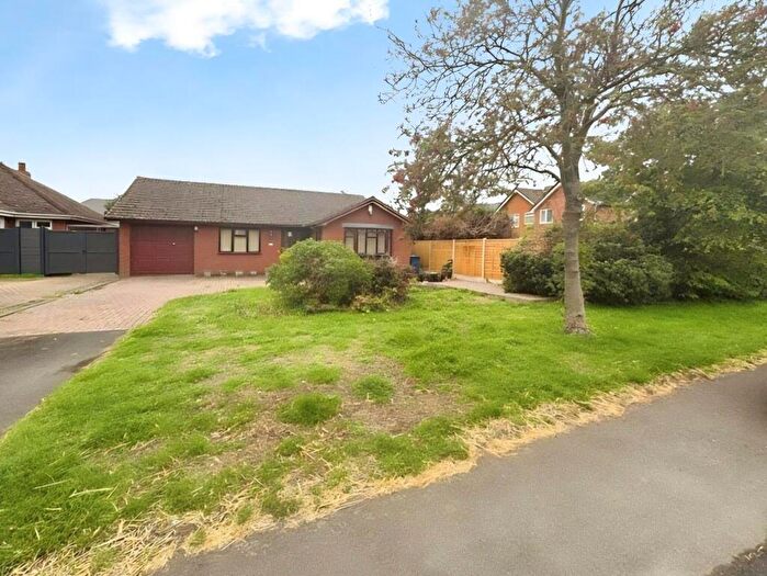 2 Bedroom Detached Bungalow For Sale In Coton Lane, Tamworth, B79