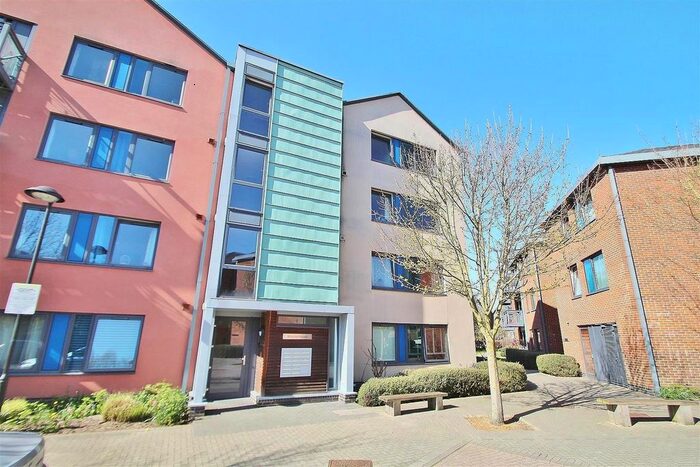 2 Bedroom Flat To Rent In Union Lane, Isleworth TW7