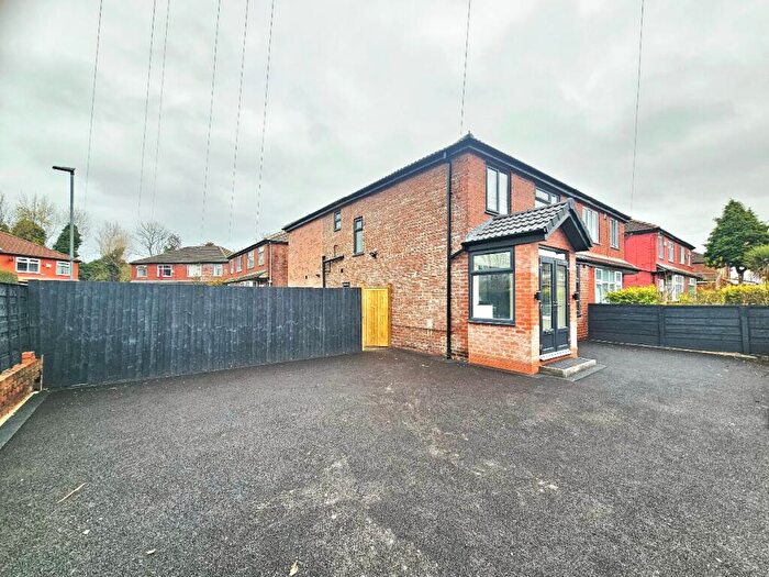 4 Bedroom Semi Detached House For Sale In New Bank Street, Longsight, Manchester, M12