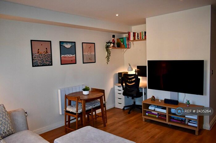 1 Bedroom Flat To Rent In Chelsea Court, High Wycombe, HP12