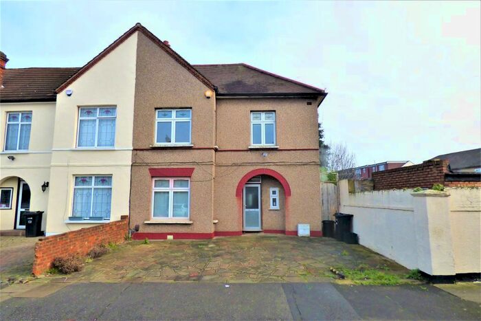 4 Bedroom End Of Terrace House To Rent In Gartmore Road, Ilford, IG3
